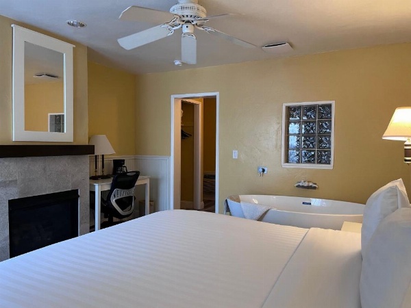 Monterey Bay Lodge image 8